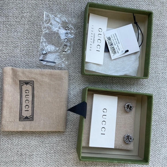 NIB Gucci Interlocking G 10mm Stud Earrings in Aged Silver - Picture 5 of 6